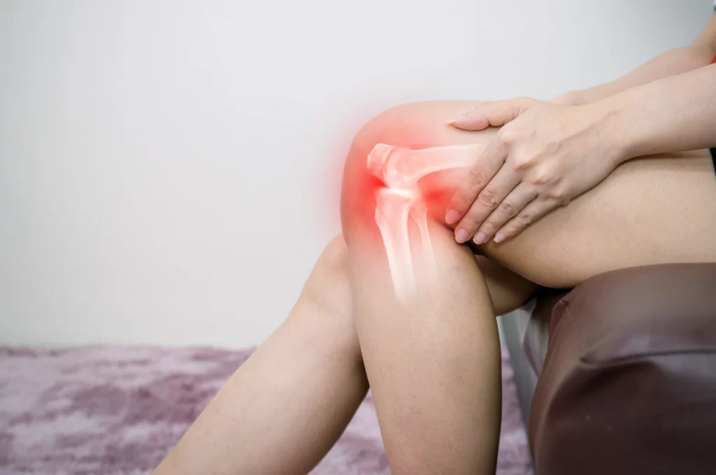 Symptoms of knee pain, symptoms of knee arthritis, causes for knee pain, joint, and knee pain, Treatment for knee pain, ayurveda treatment for knee pain, arthritis knee pain, best treatment for knee pain, knee pain in joint, early knee arthritis symptoms, arthritis knee pain symptoms, symptoms of arthritis disease, rheumatoid arthritis knee pain